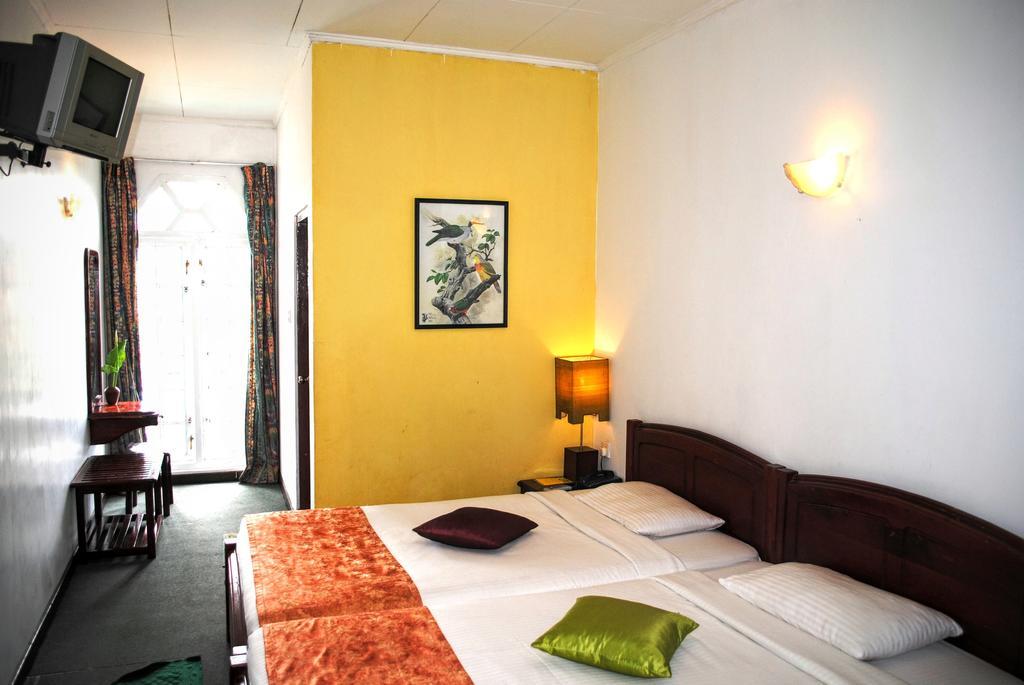 Binota Hotel Nuwara Eliya Buitenkant foto