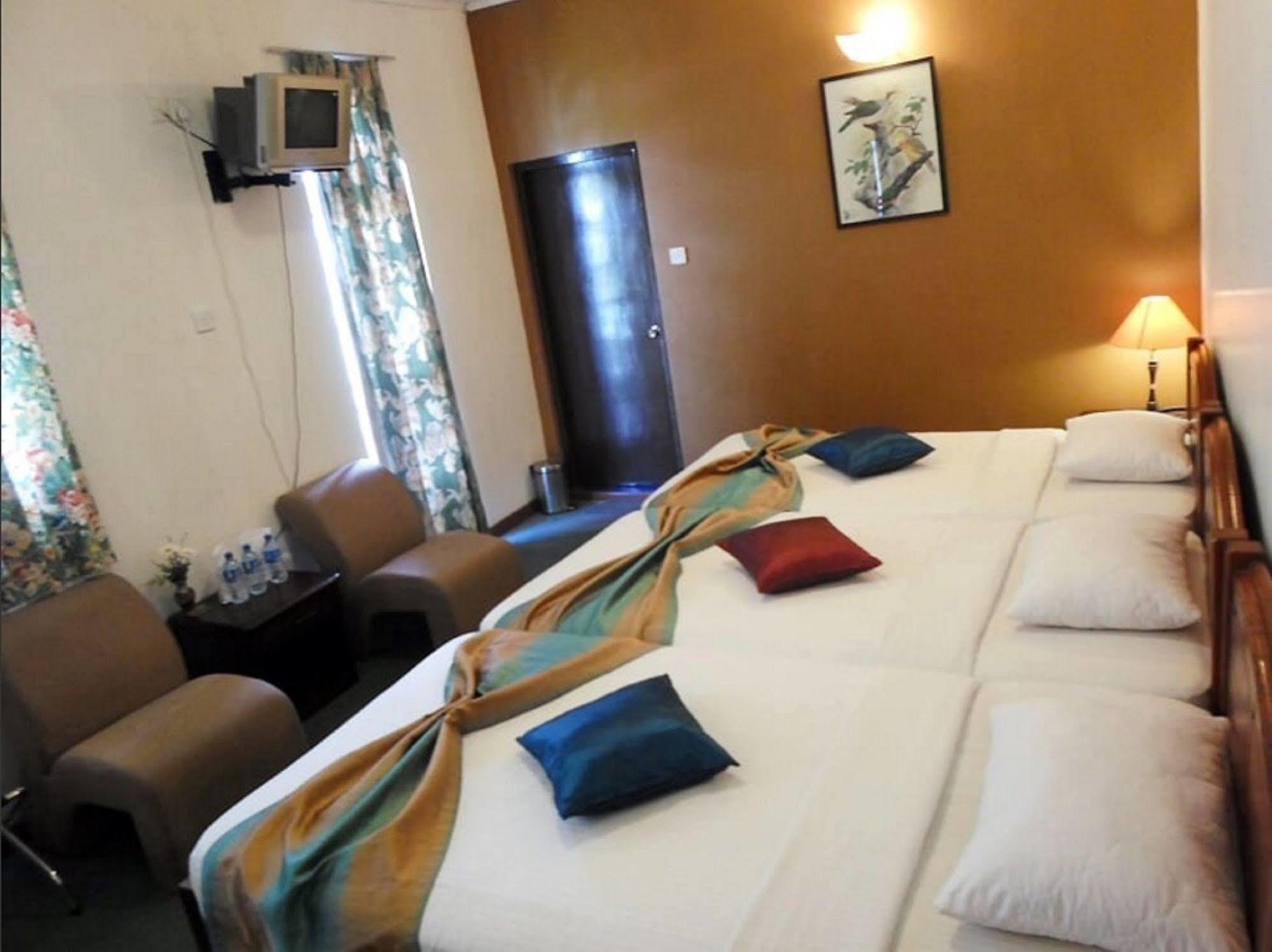 Binota Hotel Nuwara Eliya Buitenkant foto